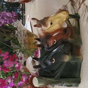 VINTAGE UGAGGO THREE HORSES CERAMIC WALL POCKET. SOME MINOR CHIPS.